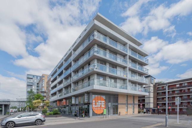 Hargood House, Greenwich, London, SE10 2 bed flat for sale
