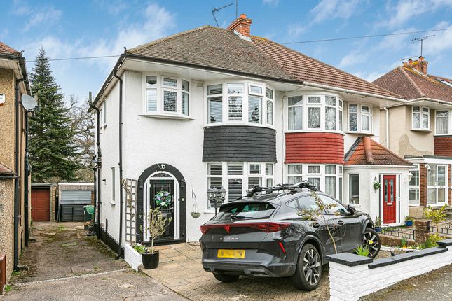 Wroxham Gardens, Potters Bar, EN6 3 bed semi