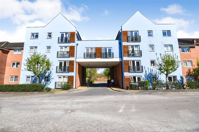Parsons Close, Hampshire GU11 2 bed apartment for sale