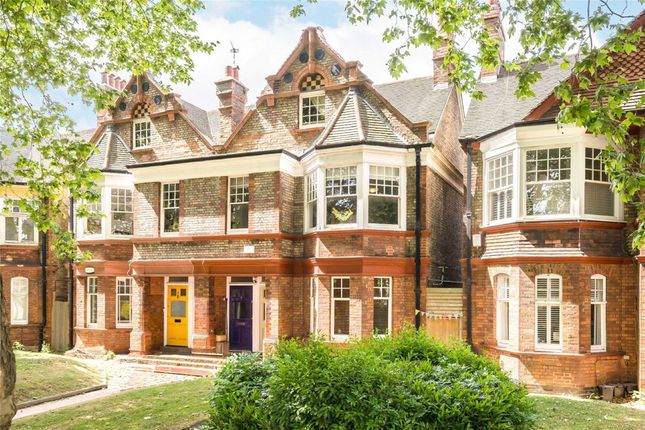 Mount Nod Road, London SW16 3 bed maisonette for sale