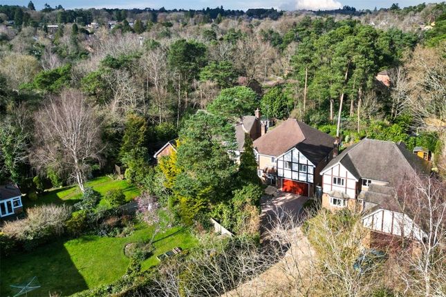 Dundaff Close, Surrey GU15 6 bed detached house for sale