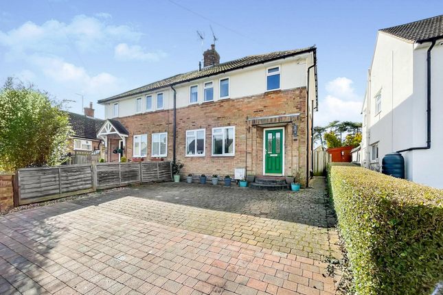 Chiltern Avenue, Dunstable, LU6 3 bed semi