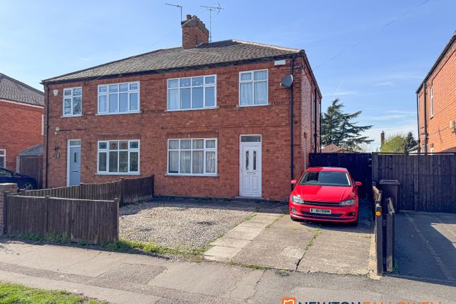 Windsor Avenue, Newark NG24 3 bed semi