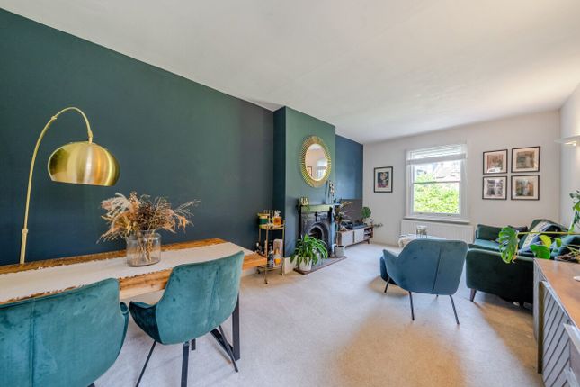 Gleneldon Road, Streatham, London, SW16 2 bed flat for sale