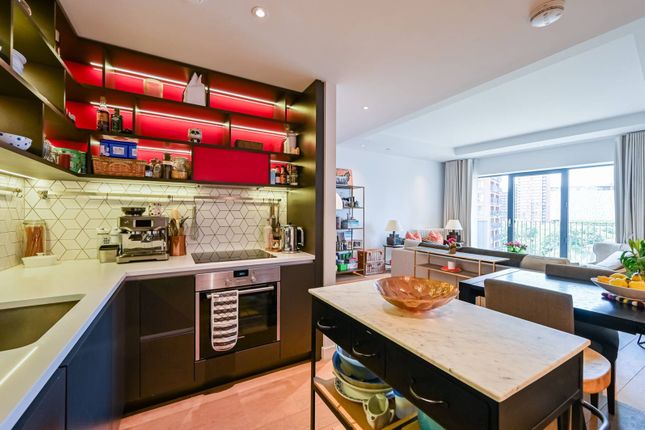 Globe House, Docklands, London, E14 2 bed flat for sale