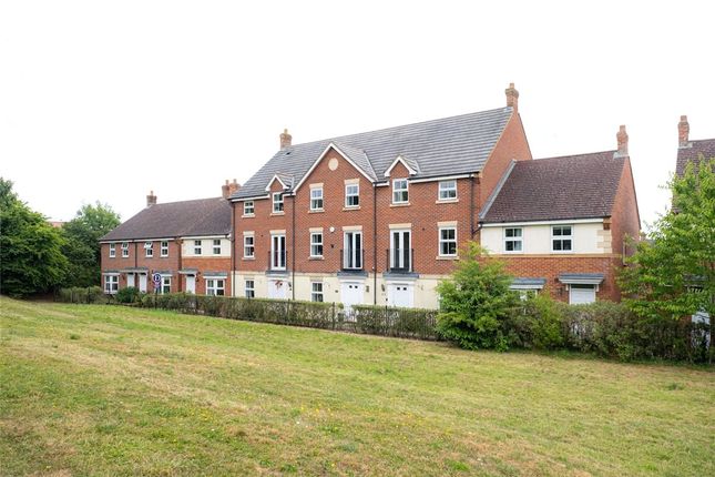 Greenham, Newbury, Berkshire, RG19 4 bed terraced house for sale