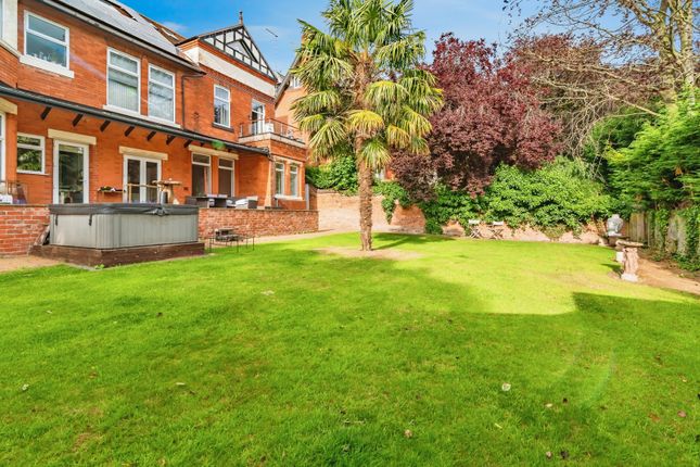 3 bed flat
