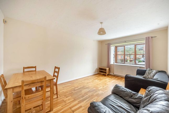 Lime Close, Harrow, HA3 2 bed flat for sale