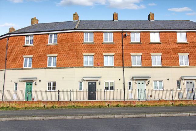 Queen Elizabeth Drive, Wiltshire SN25 3 bed terraced house for sale