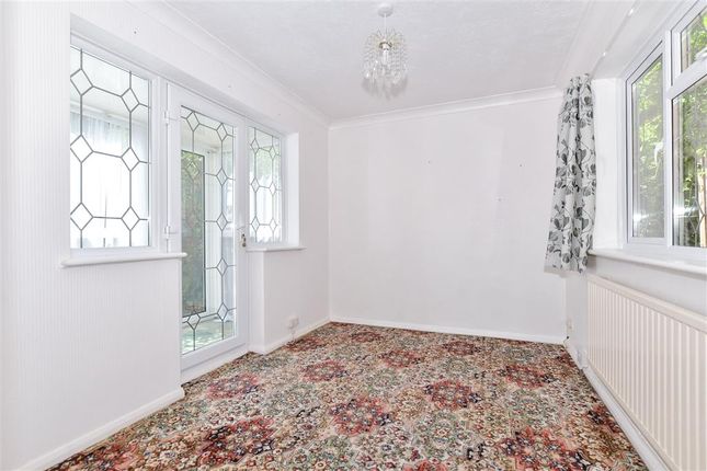 Wyvern Close, Snodland, Kent 3 bed semi