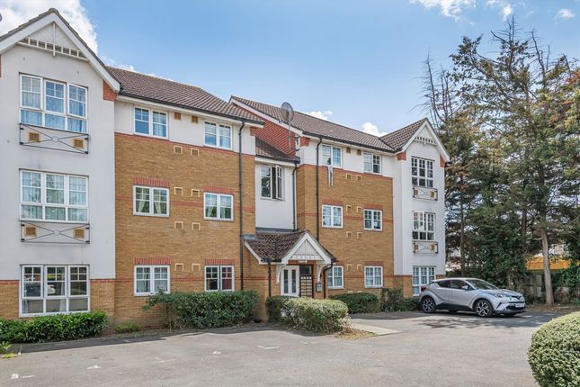 Newcombe Gardens, Hounslow TW4 2 bed flat for sale