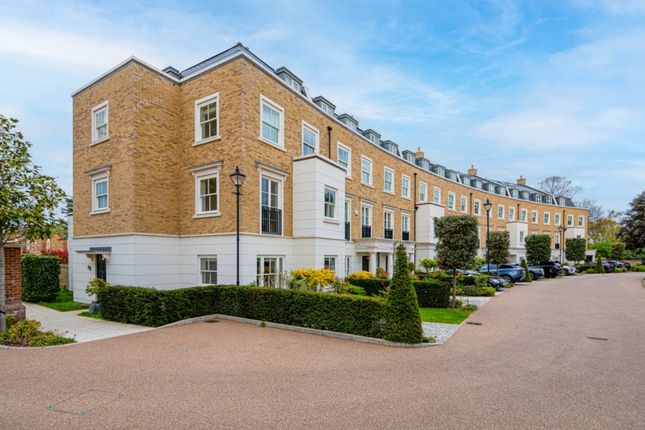 6 bedroom semi-detached house for sale