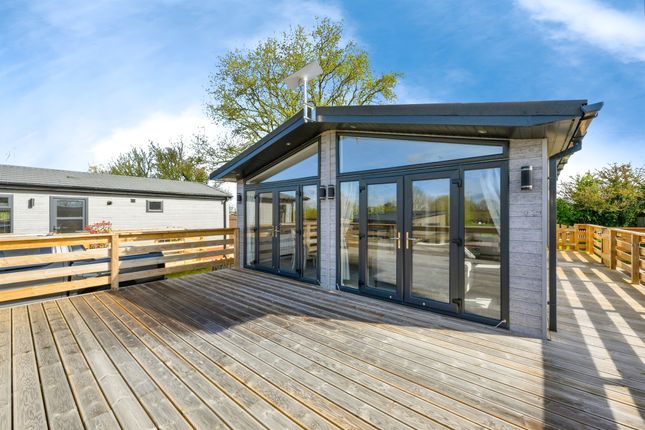 2 bedroom lodge for sale