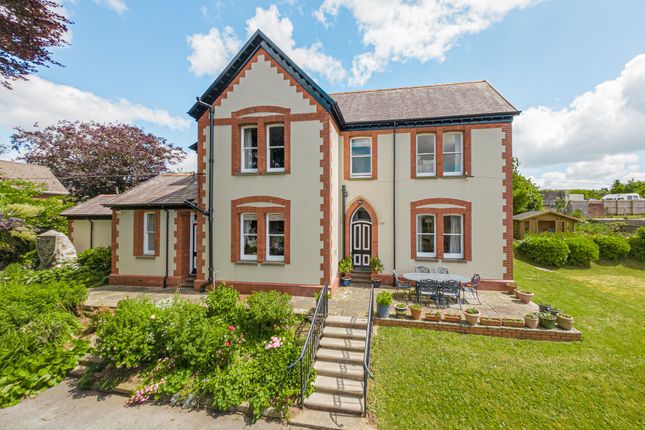 4 Vicarage Lane, Kidwelly 5 bed detached house for sale
