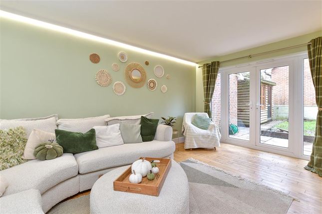 4 bed link detached house