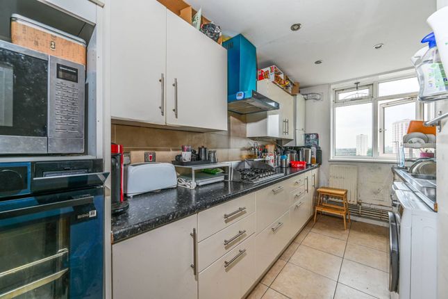 Lansdowne Green, Nine Elms, London, SW8 3 bed flat for sale