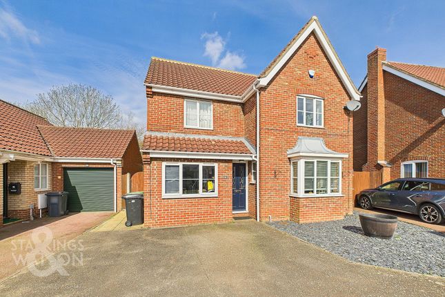 Peacock Chase, Wymondham, Norwich 4 bed detached house for sale