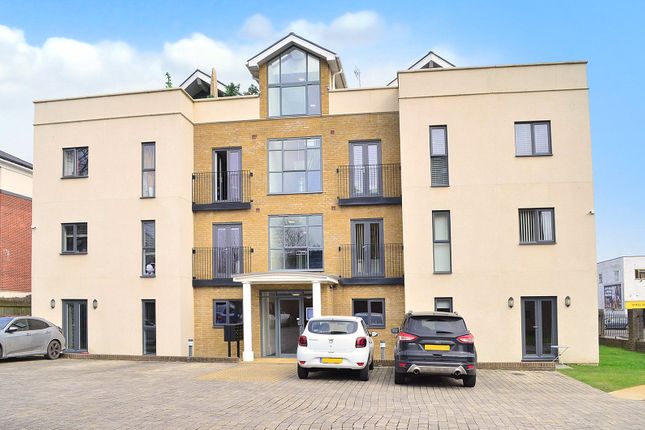 East Grinstead, West Sussex, RH19 2 bed apartment for sale