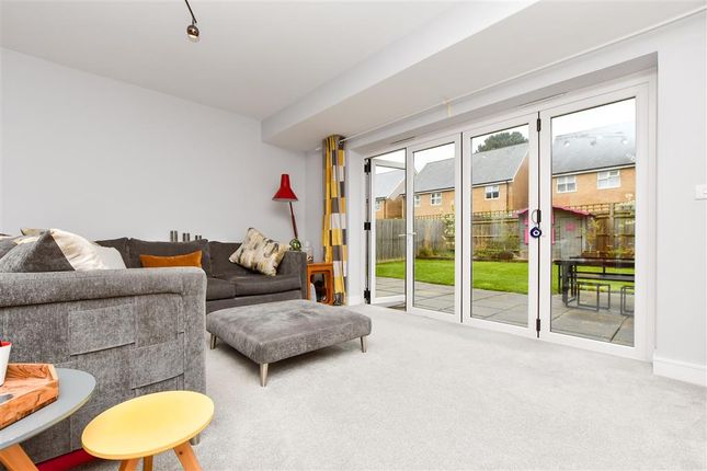 5 bedroom semi-detached house for sale