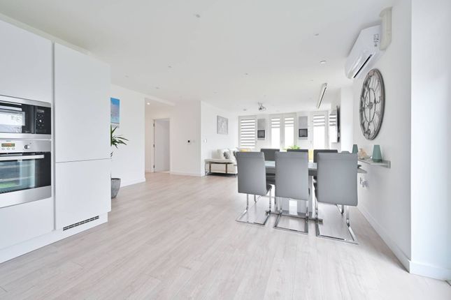 College Road, Harrow, HA1 3 bed flat for sale
