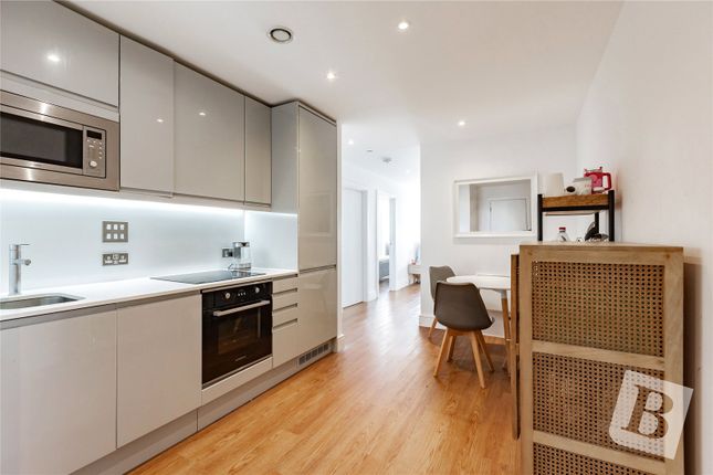 London Road, Romford, RM7 2 bed apartment for sale