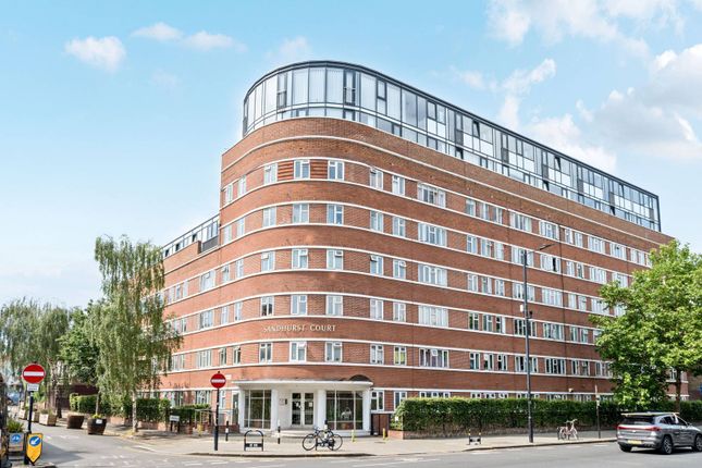 Sandhurst Court, Brixton, London, SW2 2 bed flat for sale