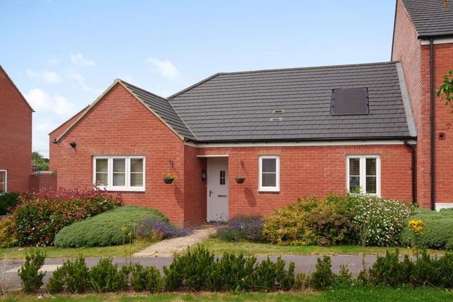 Bloxham,  Oxfordshire,  OX15 2 bed detached bungalow for sale