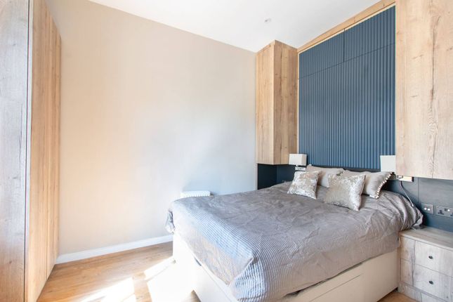 Ladbroke Square, Notting Hill Gate... 1 bed flat for sale