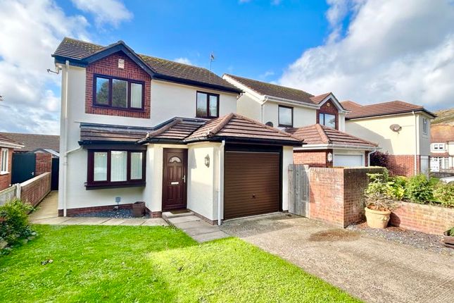 The Oval, Llandudno 3 bed detached house for sale