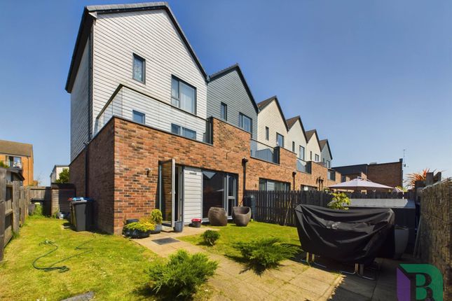 Countess Way, Milton Keynes MK10 4 bed semi