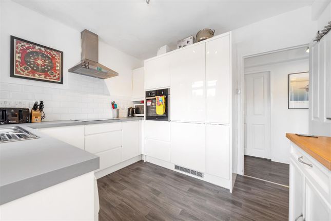 Wheathill House, Croydon Road... 2 bed flat for sale