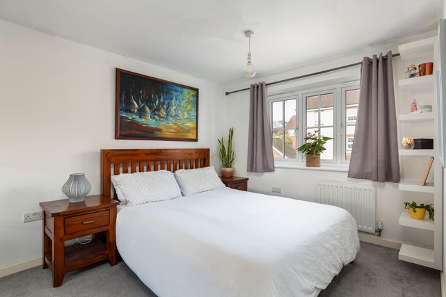 Burgess Road, Horley, Surrey, RH6 4 bed semi