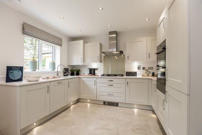 5 bed detached house