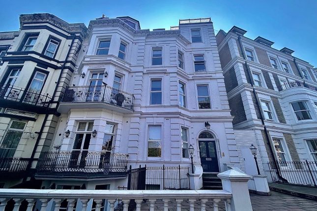Trinity Crescent, Folkestone Kent 2 bed flat for sale