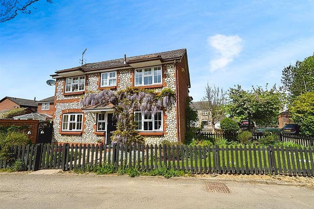 The Flintings, Hemel Hempstead HP2 3 bed semi