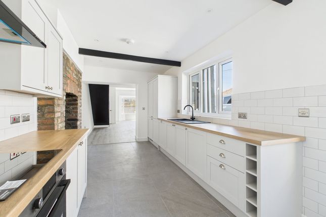 2 bedroom semi-detached house for sale
