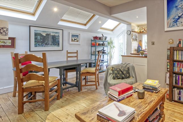 Shepherd's Bush W12 W12 2 bed flat for sale