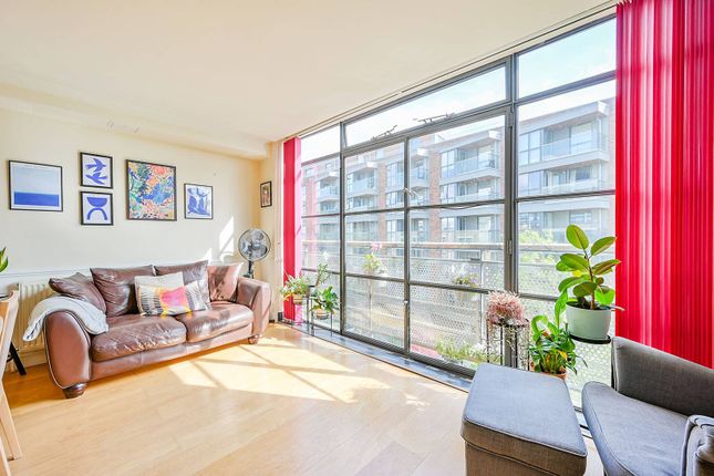 Ferry Quays, Brentford, TW8 1 bed flat for sale