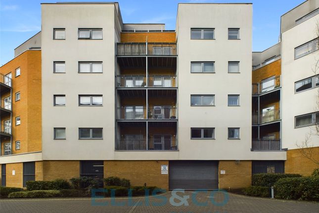 Sovereign Way, Tonbridge, Kent, TN9 2 bed apartment for sale