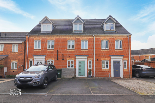Croft Avenue, Tamworth 3 bed terraced house for sale
