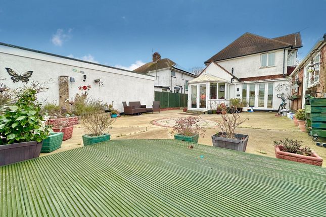 3 bed detached house