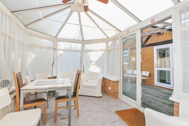 Colnbrook 6 bed detached house for sale