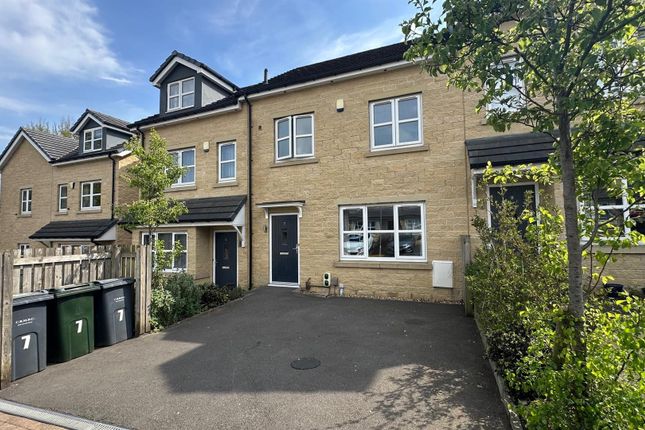 Hutton Hall Drive, Eccleshill, Bradford 3 bed townhouse for sale