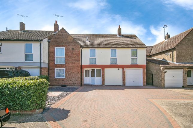 4 bed link detached house