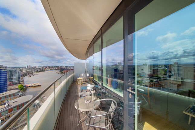 Lombard Wharf, 12 Lombard Road, London 1 bed flat for sale