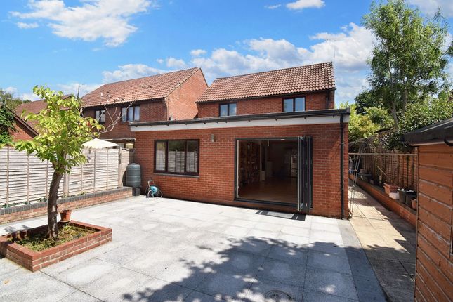 4 bed detached house