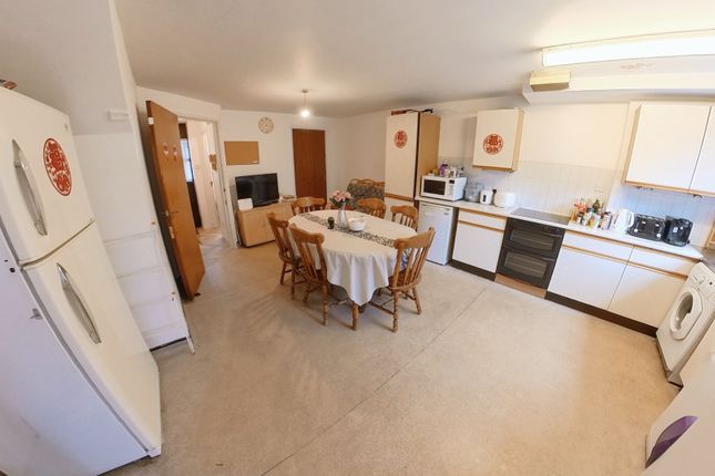 5 bed town house