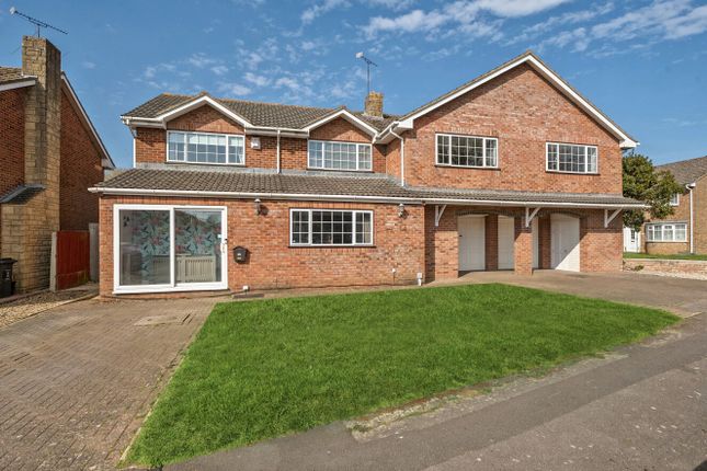 White Edge Moor, Swindon SN3 5 bed detached house for sale