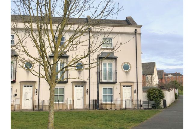 4 bedroom end of terrace house for sale