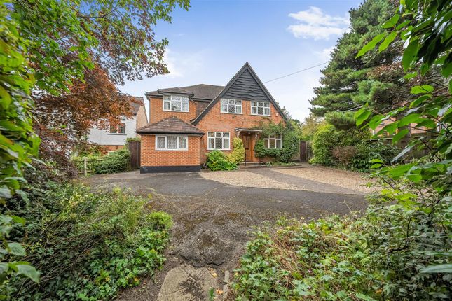 5 bed detached house